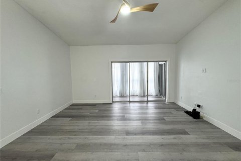 Снять в аренду квартиру в Орландо, Флорида 5 комнат, 113.99м2, № 1857692 - фото 5