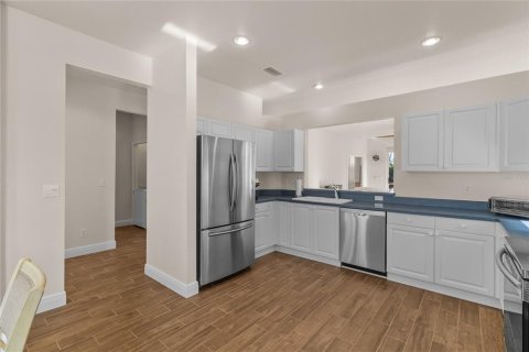 Villa ou maison à louer à North Port, Floride: 2 chambres, 138.61 m2 № 2104138 - photo 12