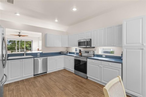 Villa ou maison à louer à North Port, Floride: 2 chambres, 138.61 m2 № 2104138 - photo 10