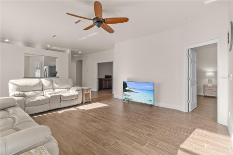 Villa ou maison à louer à North Port, Floride: 2 chambres, 138.61 m2 № 2104138 - photo 7