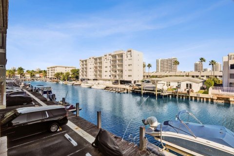 Condominio en venta en North Miami Beach, Florida, 2 dormitorios, 103.31 m2 № 2038375 - foto 3