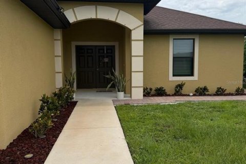 Villa ou maison à louer à Lehigh Acres, Floride: 3 chambres, 118.91 m2 № 2408368 - photo 2