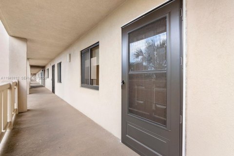 Copropriété à vendre à Pompano Beach, Floride: 2 chambres, 113.53 m2 № 2274325 - photo 28