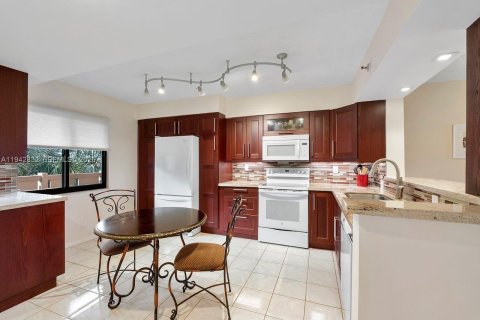 Copropriété à vendre à Pompano Beach, Floride: 2 chambres, 113.53 m2 № 2274325 - photo 12