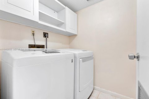 Copropriété à vendre à Pompano Beach, Floride: 2 chambres, 113.53 m2 № 2274325 - photo 24