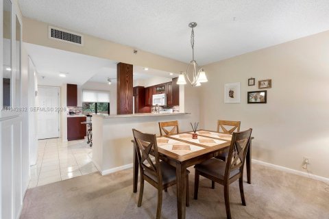 Copropriété à vendre à Pompano Beach, Floride: 2 chambres, 113.53 m2 № 2274325 - photo 4