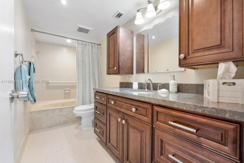 Copropriété à vendre à Pompano Beach, Floride: 2 chambres, 113.53 m2 № 2274325 - photo 16