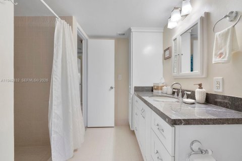Copropriété à vendre à Pompano Beach, Floride: 2 chambres, 113.53 m2 № 2274325 - photo 18