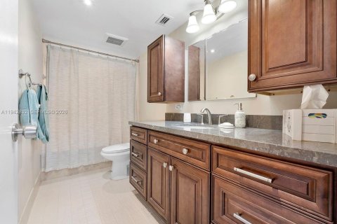 Copropriété à vendre à Pompano Beach, Floride: 2 chambres, 113.53 m2 № 2274325 - photo 15