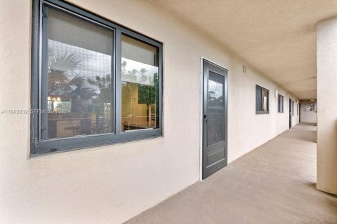 Copropriété à vendre à Pompano Beach, Floride: 2 chambres, 113.53 m2 № 2274325 - photo 27