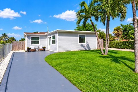 House in Delray Beach, Florida 3 bedrooms, 104.52 sq.m. № 2422164