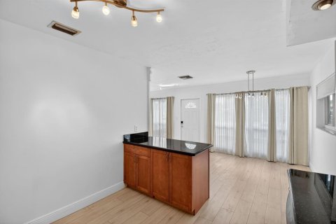 Casa en alquiler en Fort Lauderdale, Florida, 3 dormitorios, 144 m2 № 2085079 - foto 8