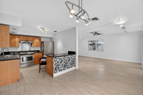 Casa en alquiler en Fort Lauderdale, Florida, 3 dormitorios, 144 m2 № 2085079 - foto 4