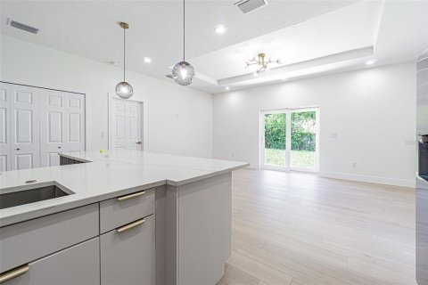 House in Tampa, Florida 3 bedrooms, 141.4 sq.m. № 2150845 - photo 14