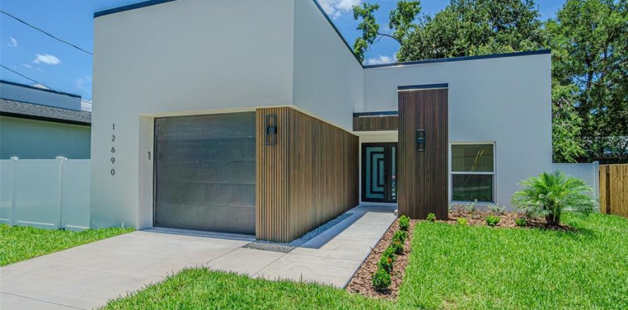 House in Tampa, Florida 3 bedrooms, 141.4 sq.m. № 2150845