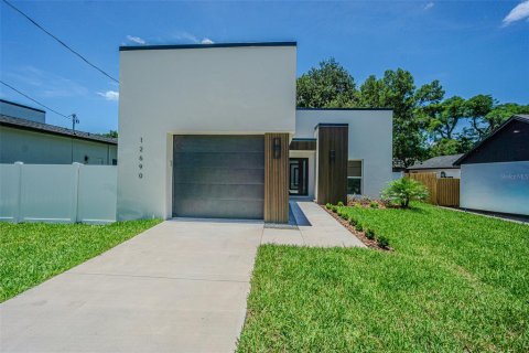 House in Tampa, Florida 3 bedrooms, 141.4 sq.m. № 2150845 - photo 2
