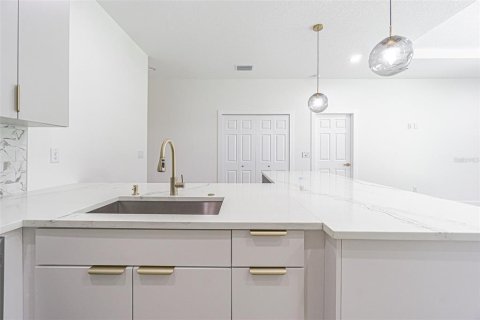 House in Tampa, Florida 3 bedrooms, 141.4 sq.m. № 2150845 - photo 12