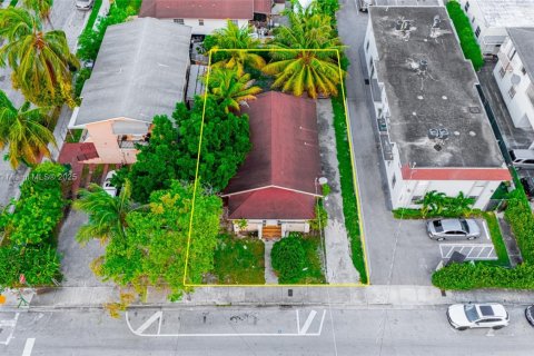 House in Miami, Florida 2 bedrooms, 101.26 sq.m. № 1947947 - photo 3