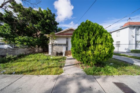 House in Miami, Florida 2 bedrooms, 101.26 sq.m. № 1947947 - photo 9