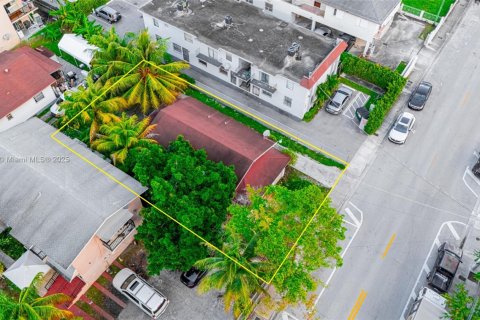 House in Miami, Florida 2 bedrooms, 101.26 sq.m. № 1947947 - photo 6