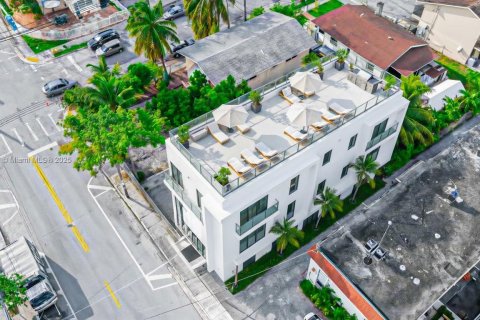 House in Miami, Florida 2 bedrooms, 101.26 sq.m. № 1947947 - photo 2