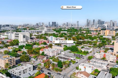 House in Miami, Florida 2 bedrooms, 101.26 sq.m. № 1947947 - photo 13
