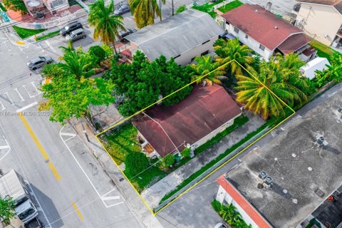 House in Miami, Florida 2 bedrooms, 101.26 sq.m. № 1947947 - photo 7