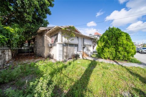 House in Miami, Florida 2 bedrooms, 101.26 sq.m. № 1947947 - photo 8