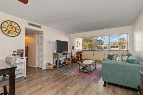 Copropriété à vendre à Port Charlotte, Floride: 2 chambres, 85.38 m2 № 2233052 - photo 3
