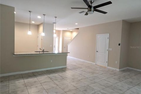 Townhouse in Tampa, Florida 3 bedrooms, 144 sq.m. № 1908154 - photo 11