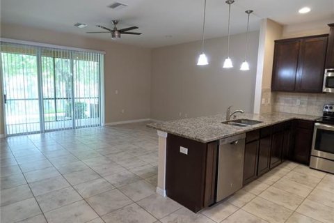 Townhouse in Tampa, Florida 3 bedrooms, 144 sq.m. № 1908154 - photo 8