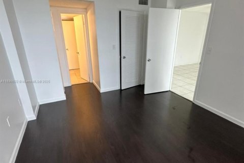 Condo in Miami, Florida, 1 bedroom  № 1809120 - photo 11