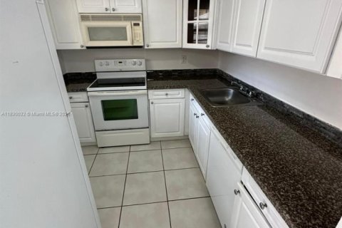 Condo in Miami, Florida, 1 bedroom  № 1809120 - photo 5