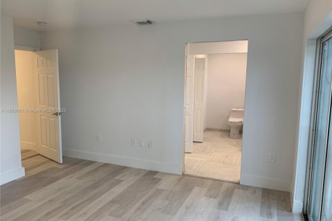 Copropriété à louer à Doral, Floride: 3 chambres, 123.56 m2 № 1890935 - photo 9