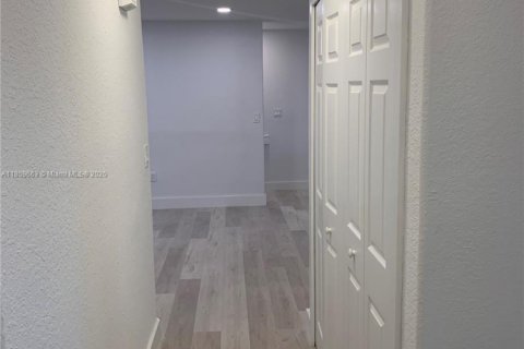 Copropriété à louer à Doral, Floride: 3 chambres, 123.56 m2 № 1890935 - photo 5
