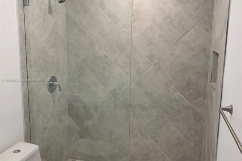 Copropriété à louer à Doral, Floride: 3 chambres, 123.56 m2 № 1890935 - photo 10