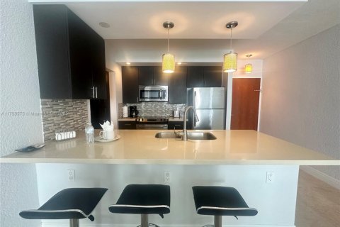 Condominio en venta en Hollywood, Florida, 1 dormitorio, 81.2 m2 № 1958945 - foto 3