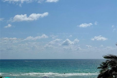 Condominio en venta en Hollywood, Florida, 1 dormitorio, 81.2 m2 № 1958945 - foto 29