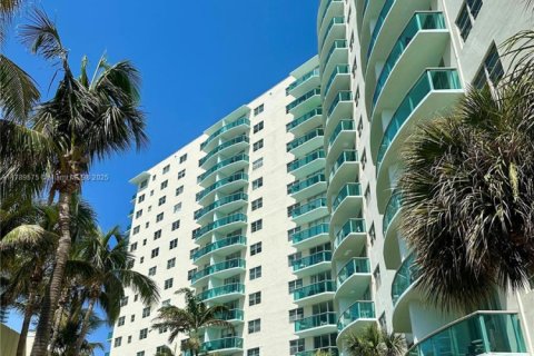 Condominio en venta en Hollywood, Florida, 1 dormitorio, 81.2 m2 № 1958945 - foto 27
