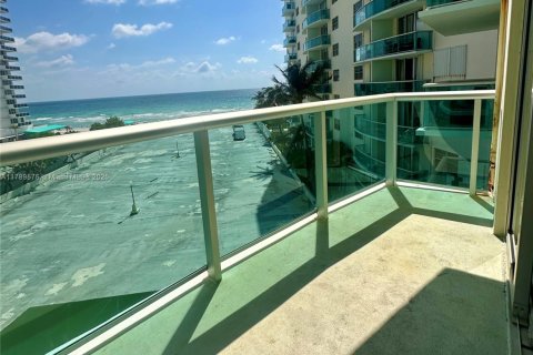 Condominio en venta en Hollywood, Florida, 1 dormitorio, 81.2 m2 № 1958945 - foto 22