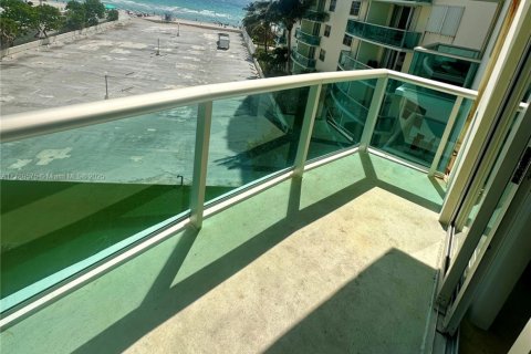 Condominio en venta en Hollywood, Florida, 1 dormitorio, 81.2 m2 № 1958945 - foto 21
