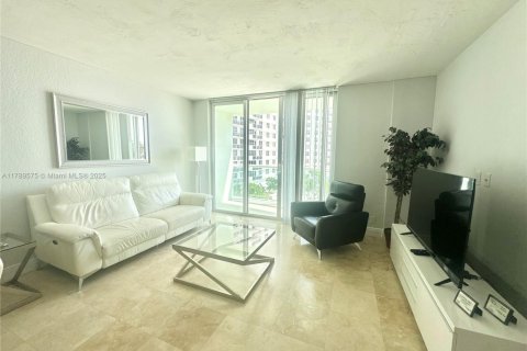 Condominio en venta en Hollywood, Florida, 1 dormitorio, 81.2 m2 № 1958945 - foto 11
