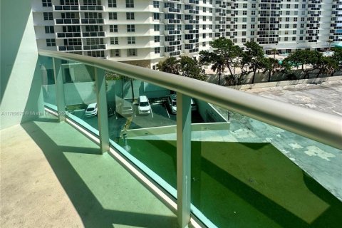 Condominio en venta en Hollywood, Florida, 1 dormitorio, 81.2 m2 № 1958945 - foto 20