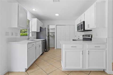 Commercial property in Orlando, Florida 4 bedrooms, 166.48 sq.m. № 2220891 - photo 6