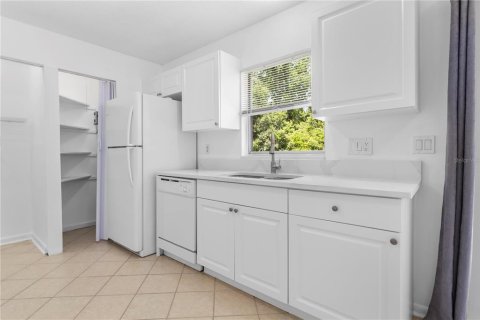 Commercial property in Orlando, Florida 4 bedrooms, 166.48 sq.m. № 2220891 - photo 19