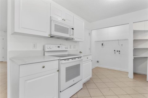 Commercial property in Orlando, Florida 4 bedrooms, 166.48 sq.m. № 2220891 - photo 20