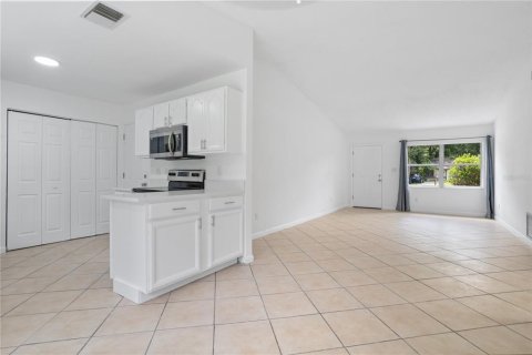Commercial property in Orlando, Florida 4 bedrooms, 166.48 sq.m. № 2220891 - photo 7