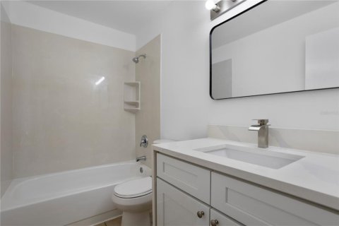 Commercial property in Orlando, Florida 4 bedrooms, 166.48 sq.m. № 2220891 - photo 14