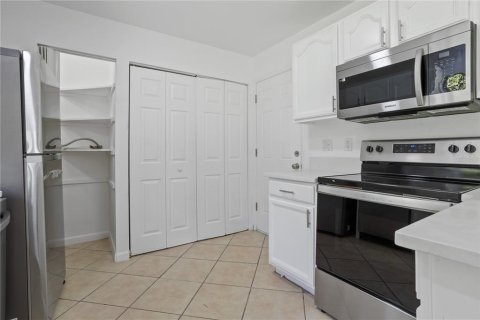 Commercial property in Orlando, Florida 4 bedrooms, 166.48 sq.m. № 2220891 - photo 5