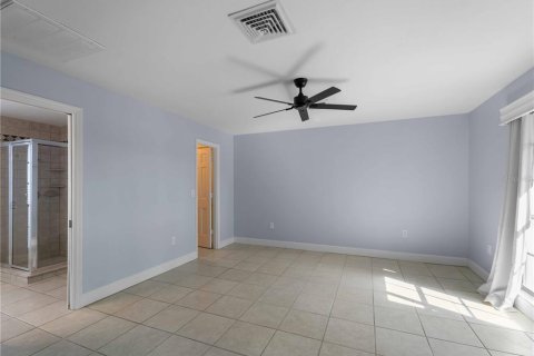 House in Englewood, Florida 4 bedrooms, 358.14 sq.m. № 1655776 - photo 24